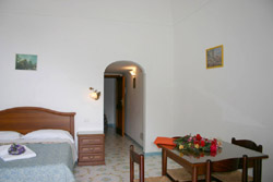 Albergo Positano - L'altro lato della camera da letto matrimoniale 