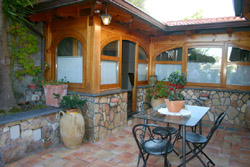 Penisola Sorrentina - Cortile con tavolo e sedie