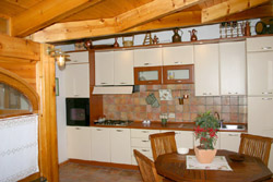 Penisola Sorrentina - La cucina  dell'appartamento Isotta