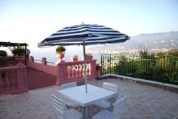 Apartments in Sorrento - Holidays apartments: Panoramic terrace with table and chairs