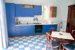 Apartments in Sorrento - Holidays apartments: The large kitchen of Ornella apartment