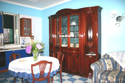 Apartments in Sorrento - Holidays apartments: Living-room of Ornella apartment