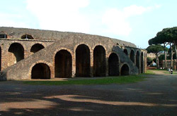 Veduta esterna dell' Anfiteatro di Pompei