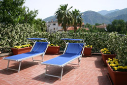 Sant'Agnello: Casa Sara - Solarium attrezzato con lettini